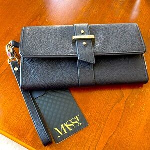 Massi black leather Bacio Clutclette black nwt